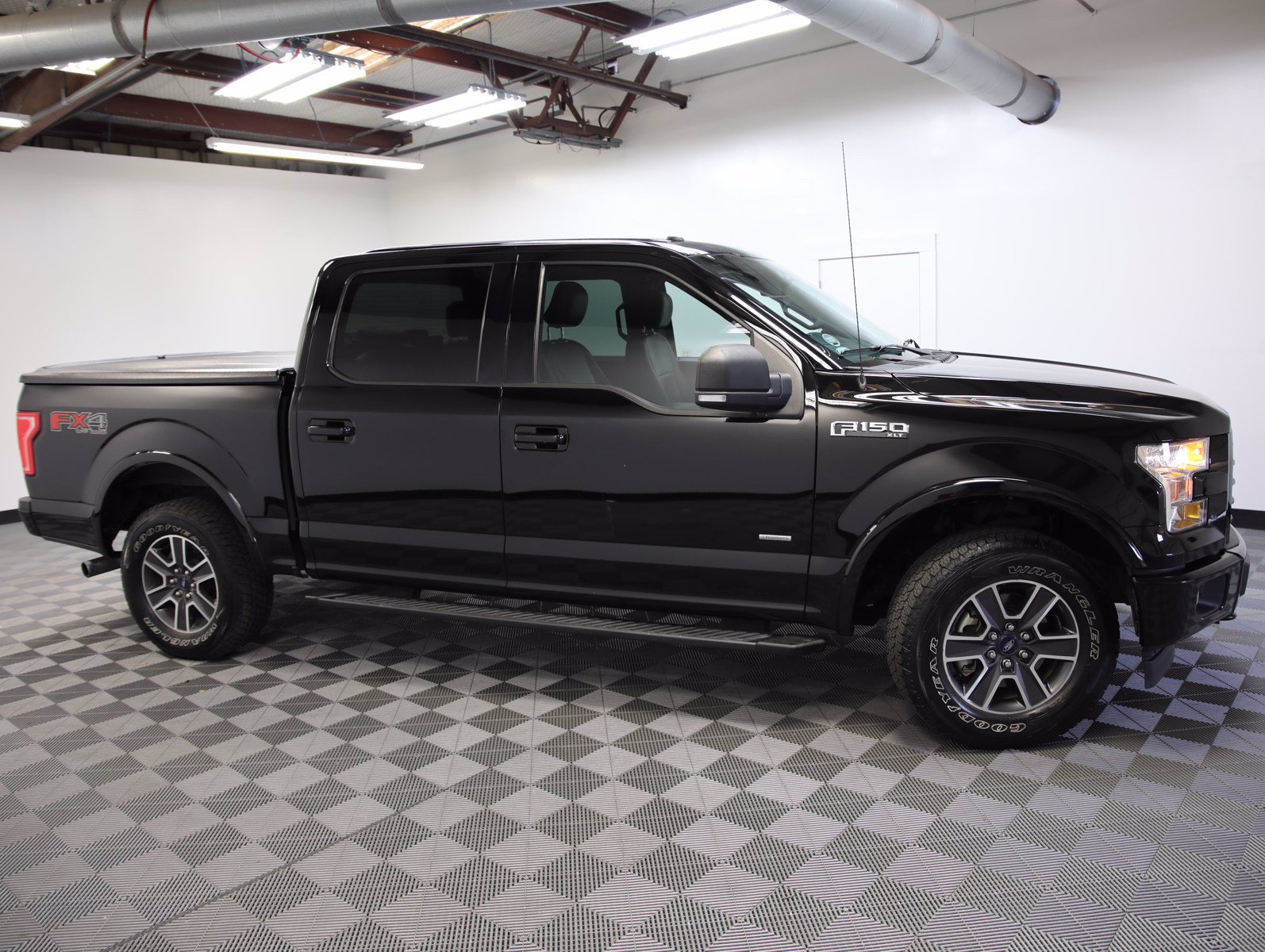 Certified Pre Owned 2017 Ford F 150 Xlt Crew Cab Pickup In San Antonio 193495a Red Mccombs 2588