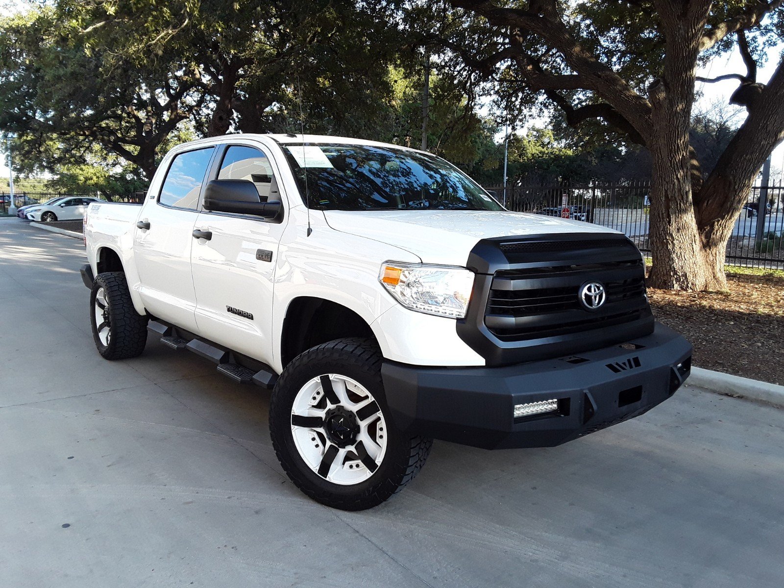 Toyota tundra off road